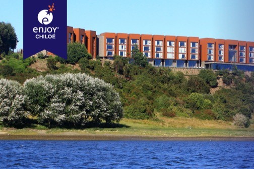 Hotel Casino Enjoy Chiloé junto al mar interior