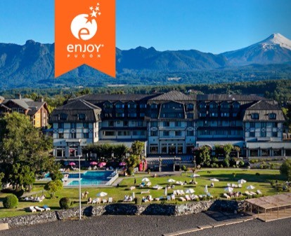 Hotel Casino Enjoy Pucón con vista al volcán Villarrica